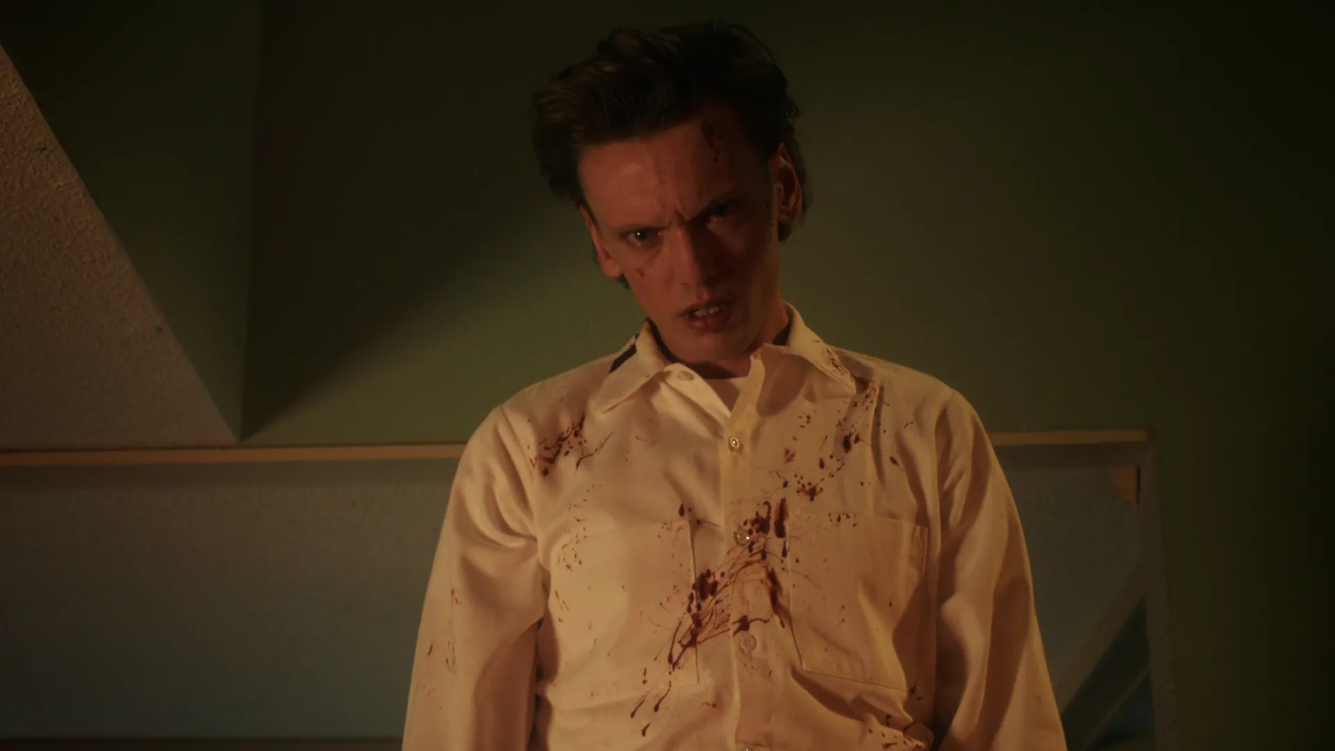 Jamie Campbell Bower Surpreende Público da Broadway em 'Stranger Things: The First Shadow'