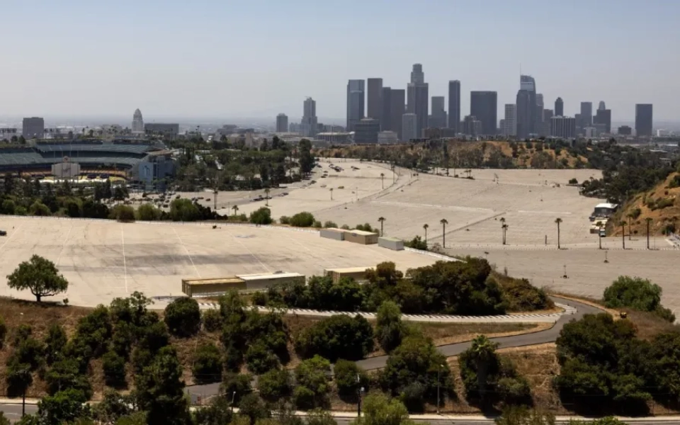 Downtown-Los-Angeles-seen-from-Dodgers-Stadium